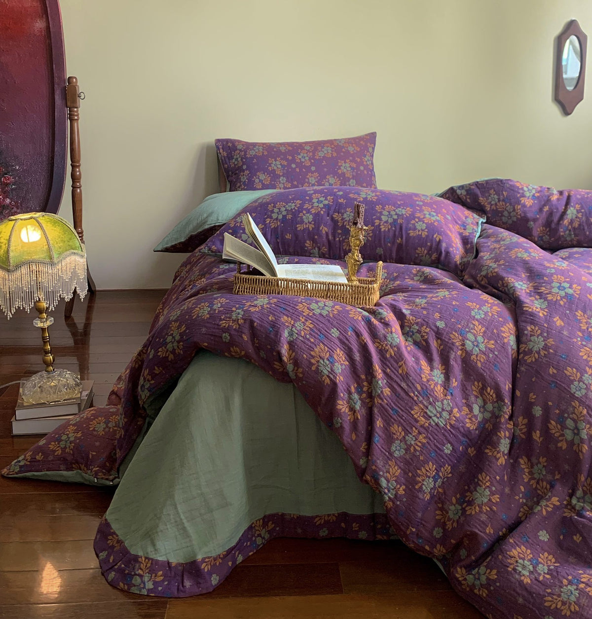 Florhaven Plum Garden bedding set – plum garden, bedroom view of the duvet and pillows, view 3 - Roomden