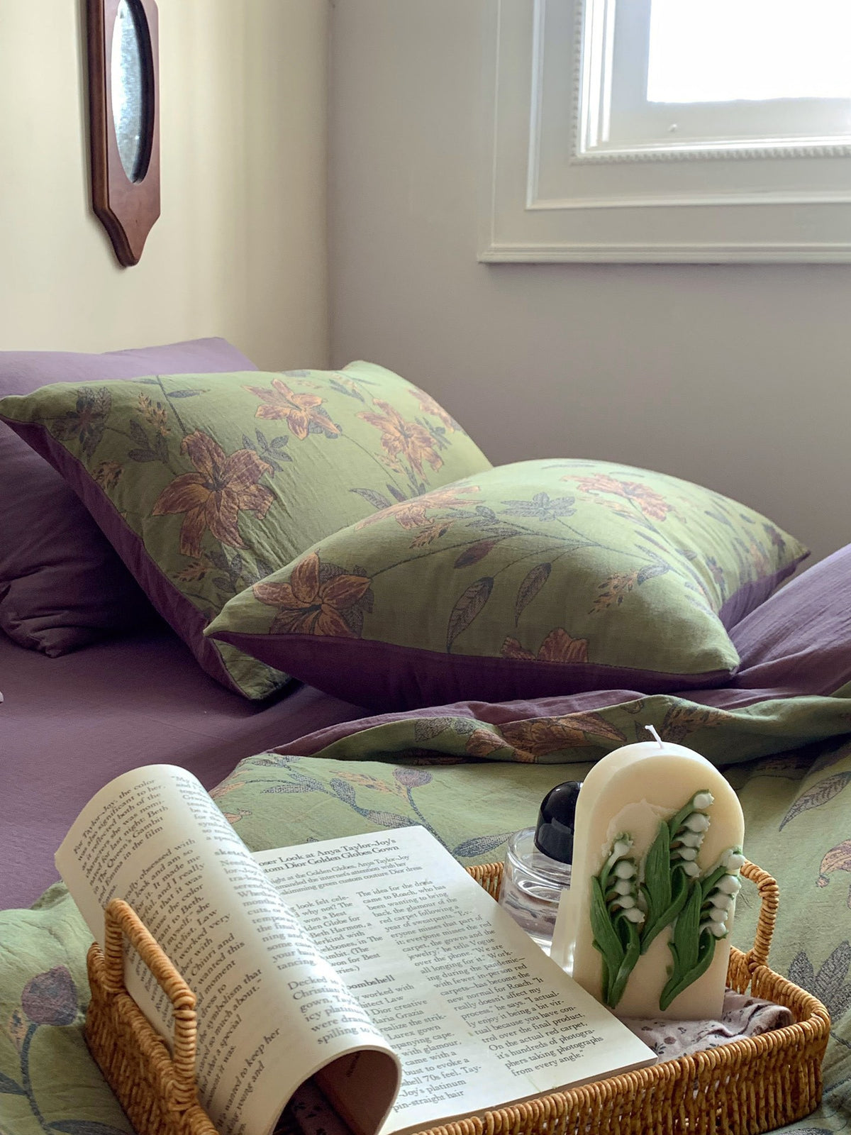 Florhaven Sage Botanical bedding set – sage botanical, close view of the patterned cotton gauze, view 6 - Roomden
