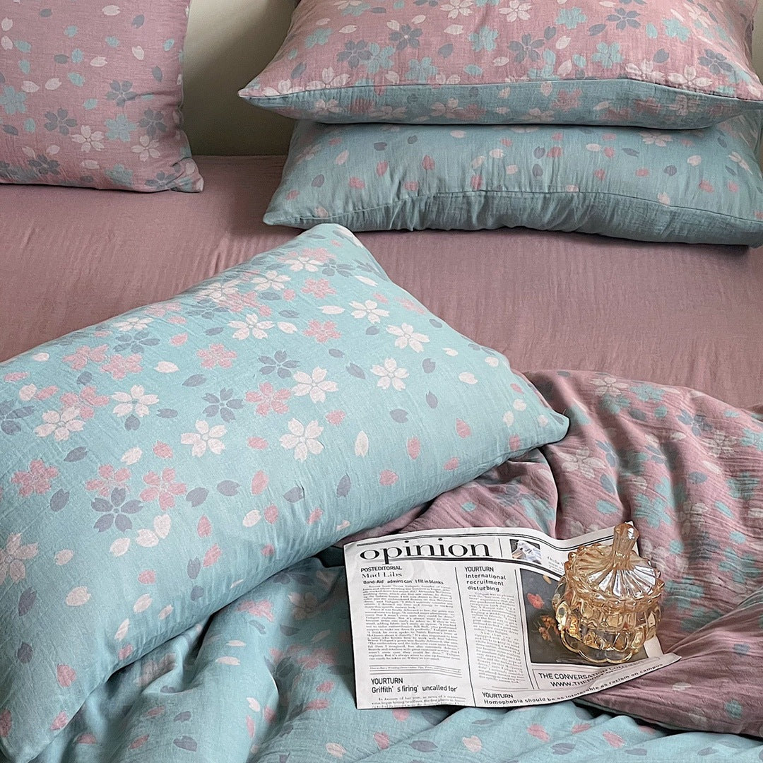 Florhaven Blush Blossom bedding set – blush blossom, close view of the patterned cotton gauze, view 3 - Roomden