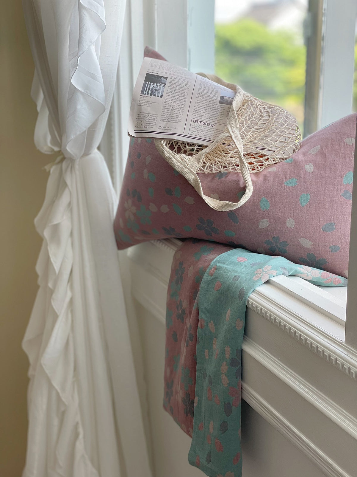 Florhaven Blush Blossom bedding set – blush blossom, close view of the patterned cotton gauze, view 4 - Roomden