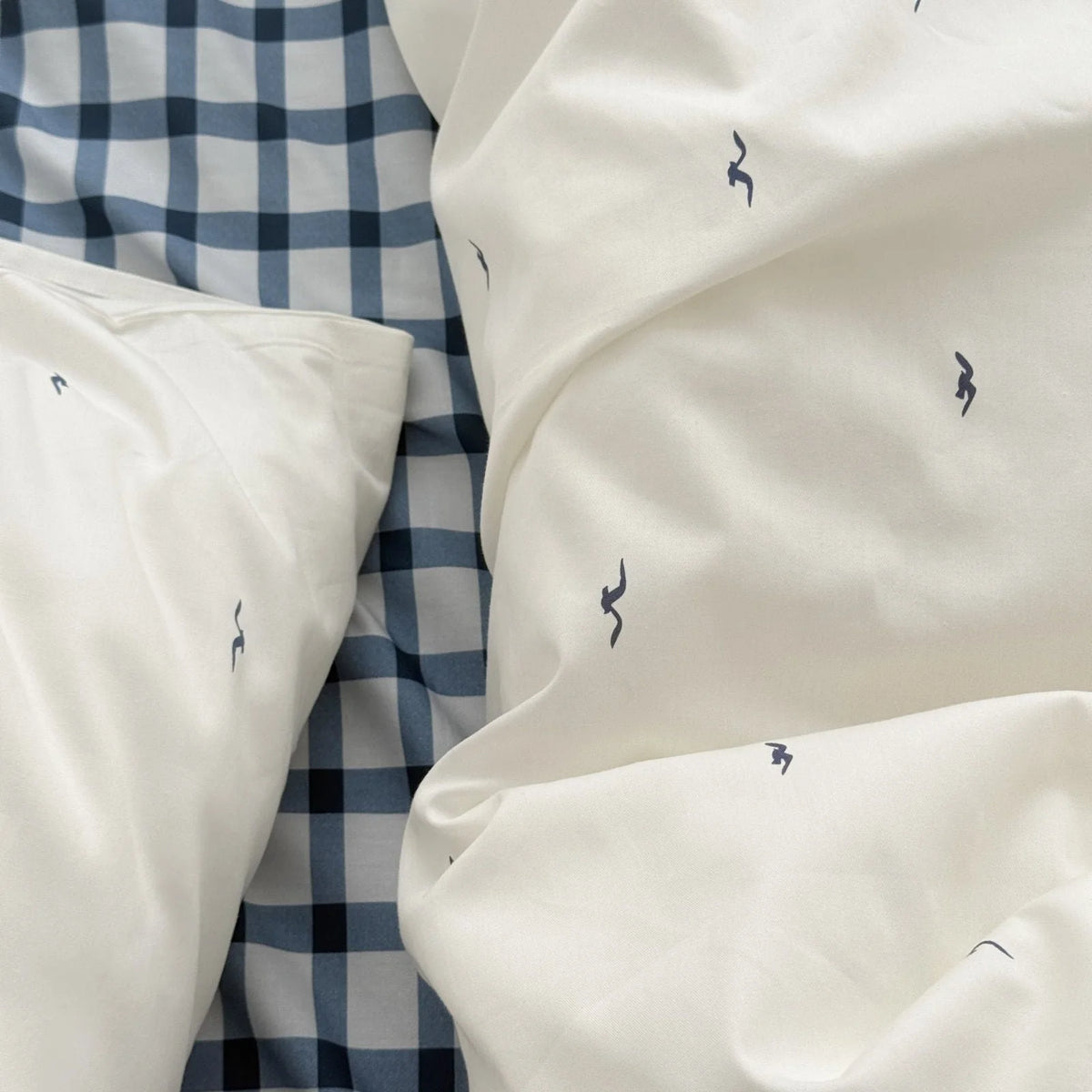 Close-up on the texture of the washed cotton and the embroidered seagull detail - RoomDen
