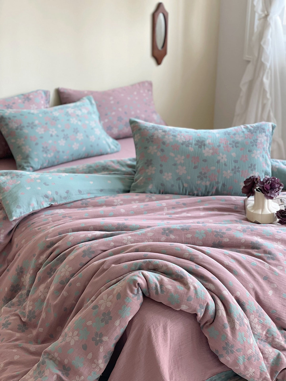 Florhaven Blush Blossom bedding set – blush blossom, bedroom view of the duvet and pillows, view 2 - Roomden