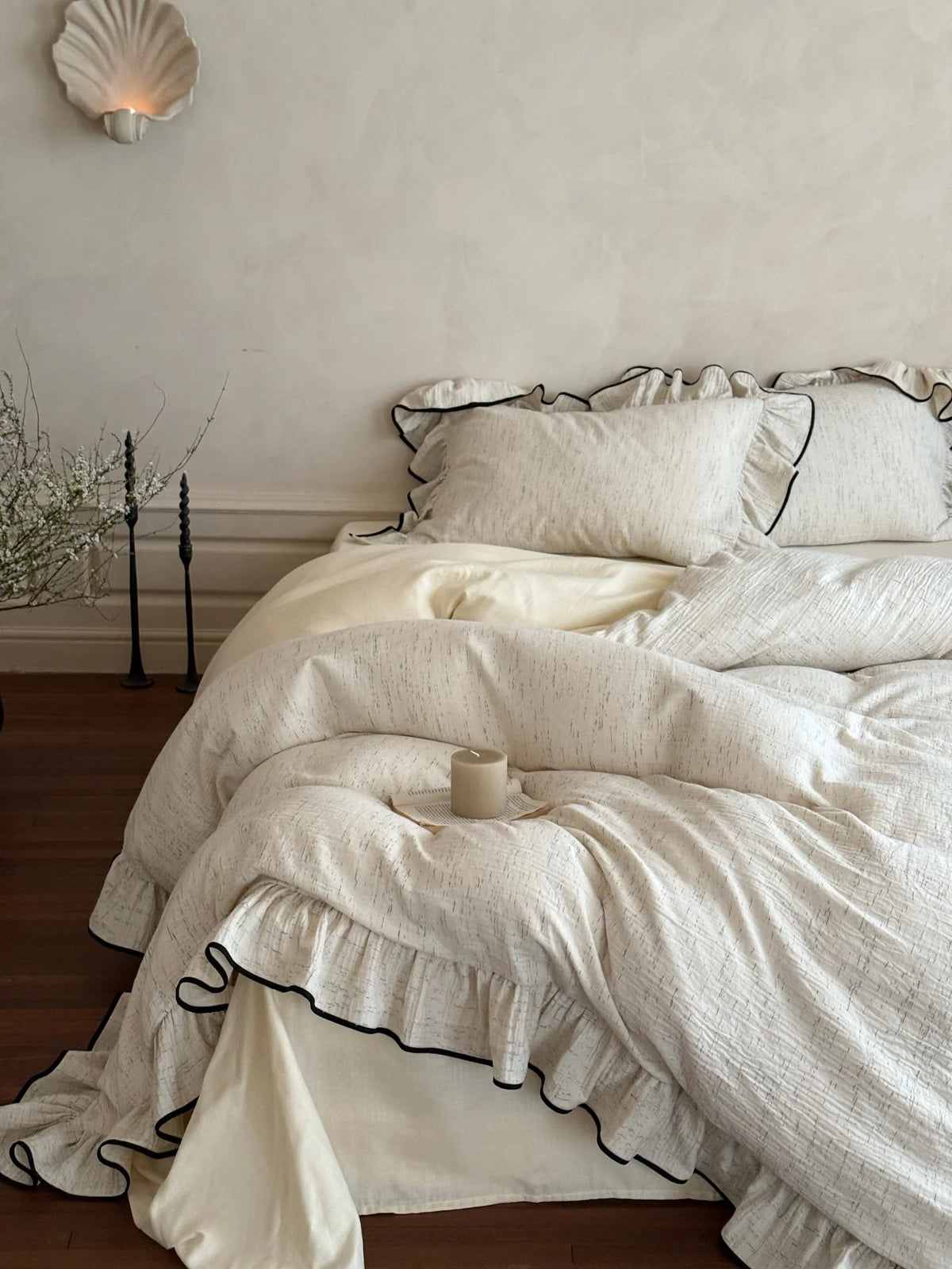 Black-piped ruffle double gauze bedding set – wide bedroom scene with the complete Oat Heather set - Roomden