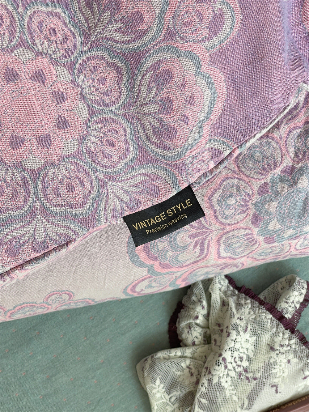 Ornella Lilac Medallion bedding set – lilac medallion, close view of the patterned cotton gauze, view 7 - Roomden