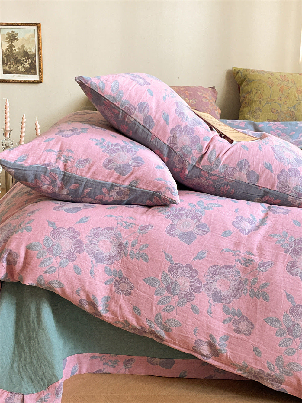 Ornella Rose Botanical bedding set – rose botanical, bedroom view of the duvet and pillows, view 3 - Roomden