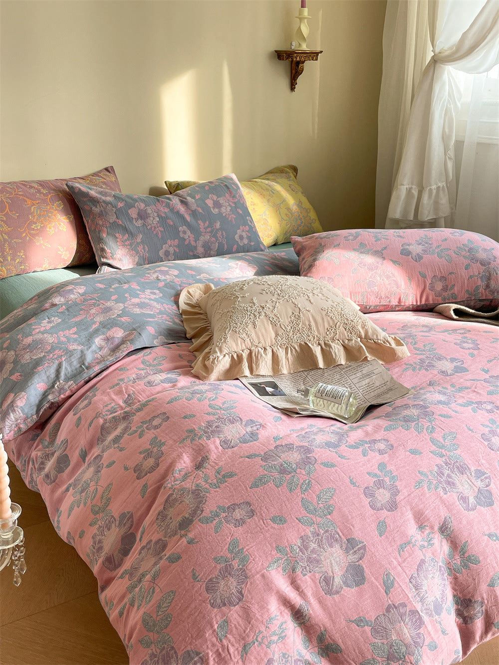 Ornella Rose Botanical bedding set – rose botanical, bedroom view of the duvet and pillows, view 6 - Roomden