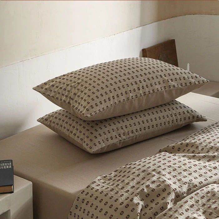 Amberlyn Cream Dotted cotton bedding set – close view of the small pattern and fabric folds - Roomden