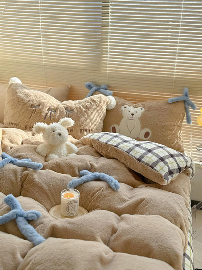 Main image of the Khaki Brown Bear flannel fleece bedding set variant. - RoomDen