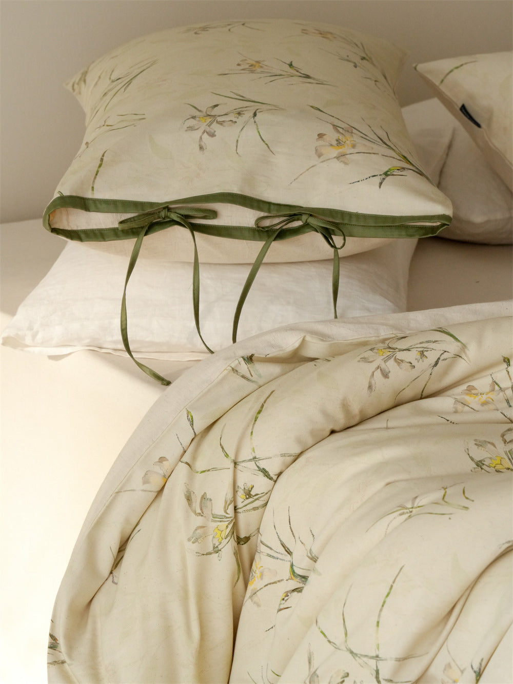 Stillgarden Meadow Sprig Cotton Linen Bedding Set – Fine flowering stems across the duvet and pillows - Roomden