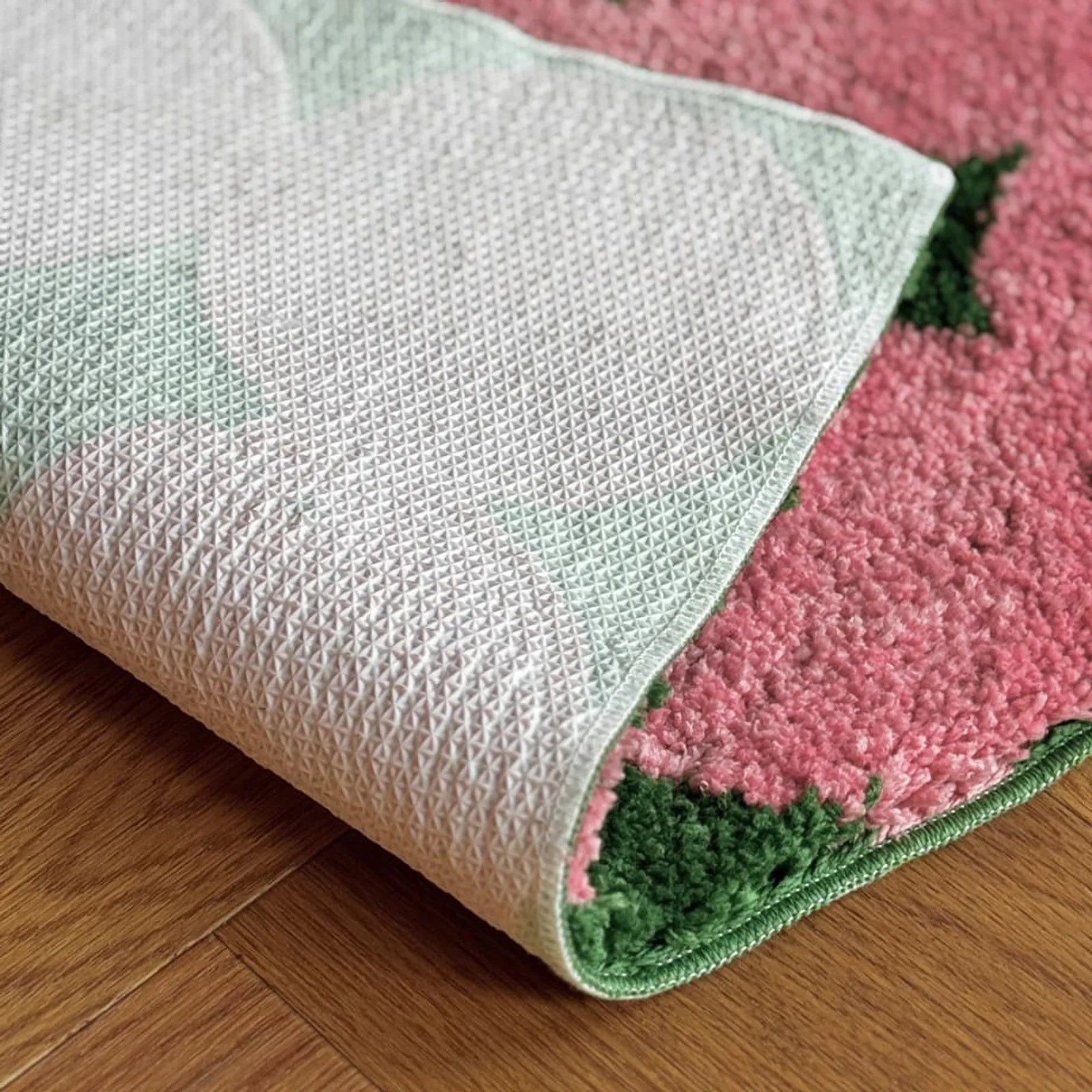 Non-slip backing detail of the floral accent rug - RoomDen