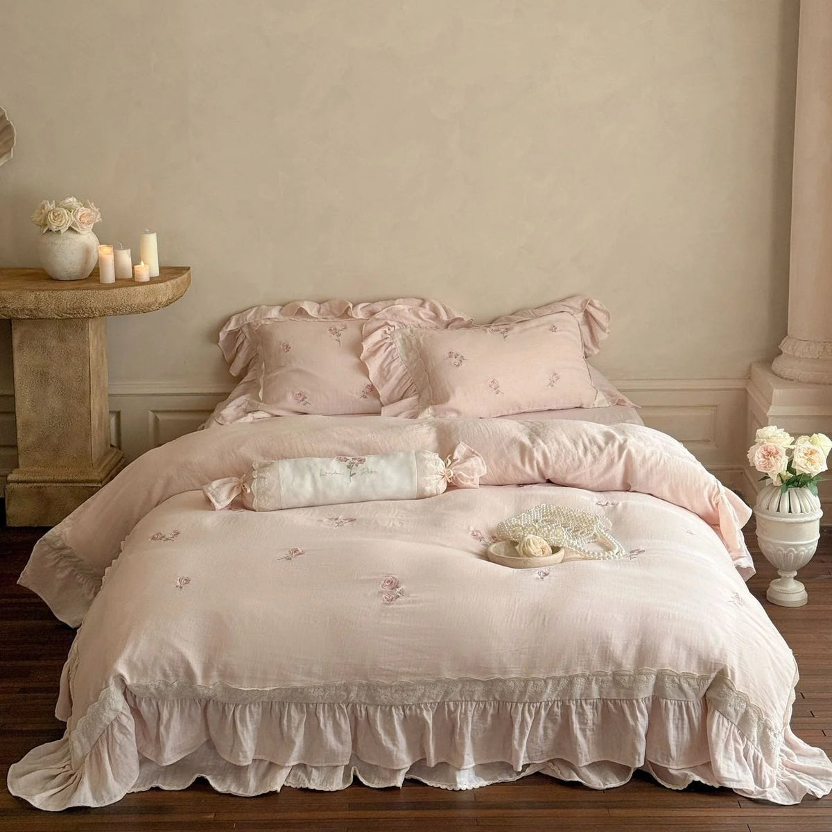 Floral Cotton Bedding Set, Rose Pink, bed arrangement - Roomden