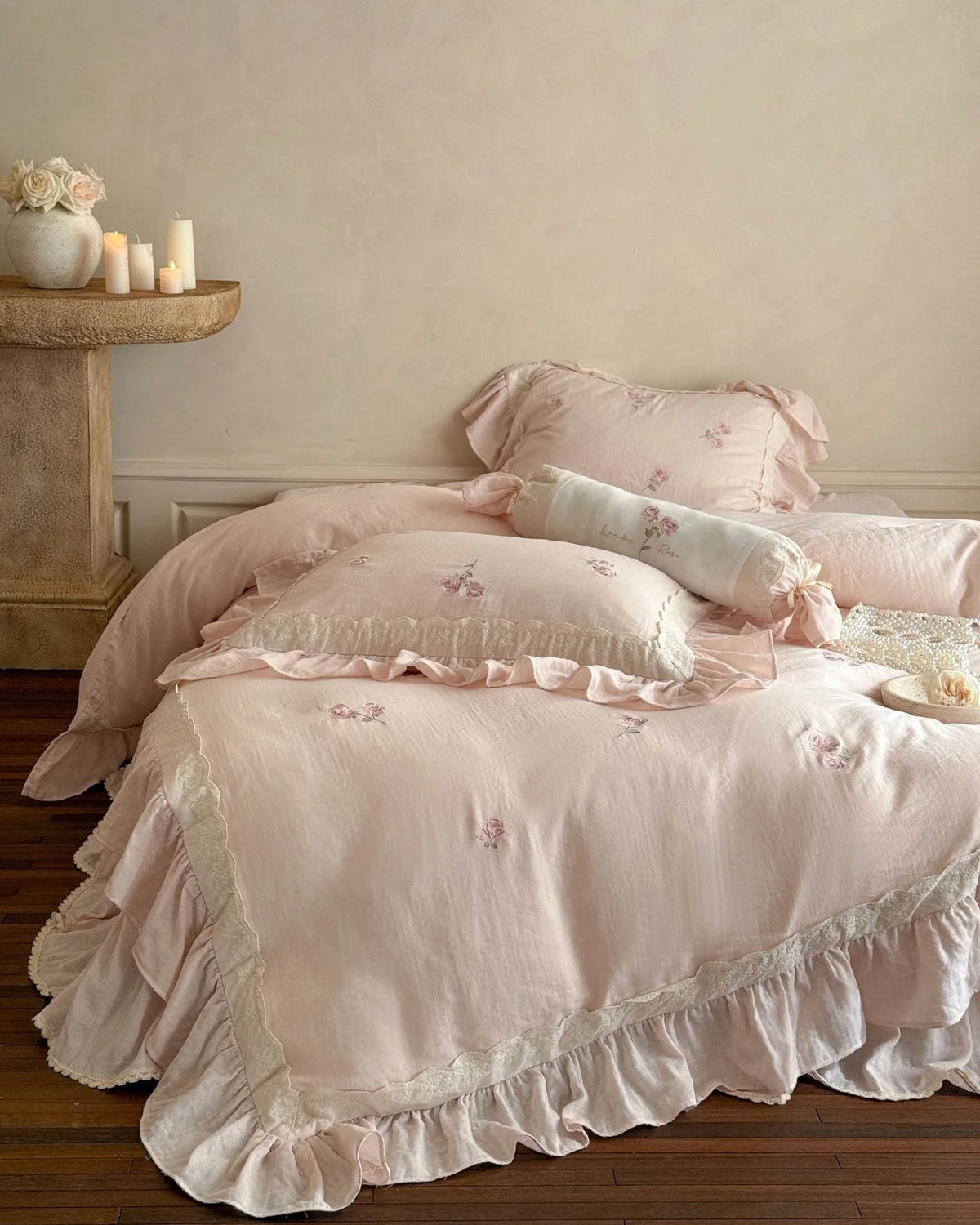 Floral Cotton Bedding Set, Rose Pink, fabric and pillow details - Roomden