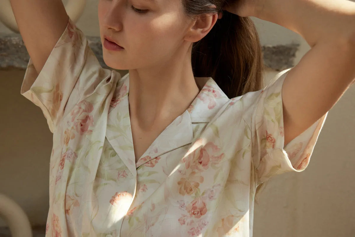 RoomDen Silky Sateen Fabric Detail - Close up of sleeve and shoulder fit