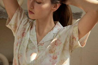 RoomDen Silky Sateen Fabric Detail - Close up of sleeve and shoulder fit