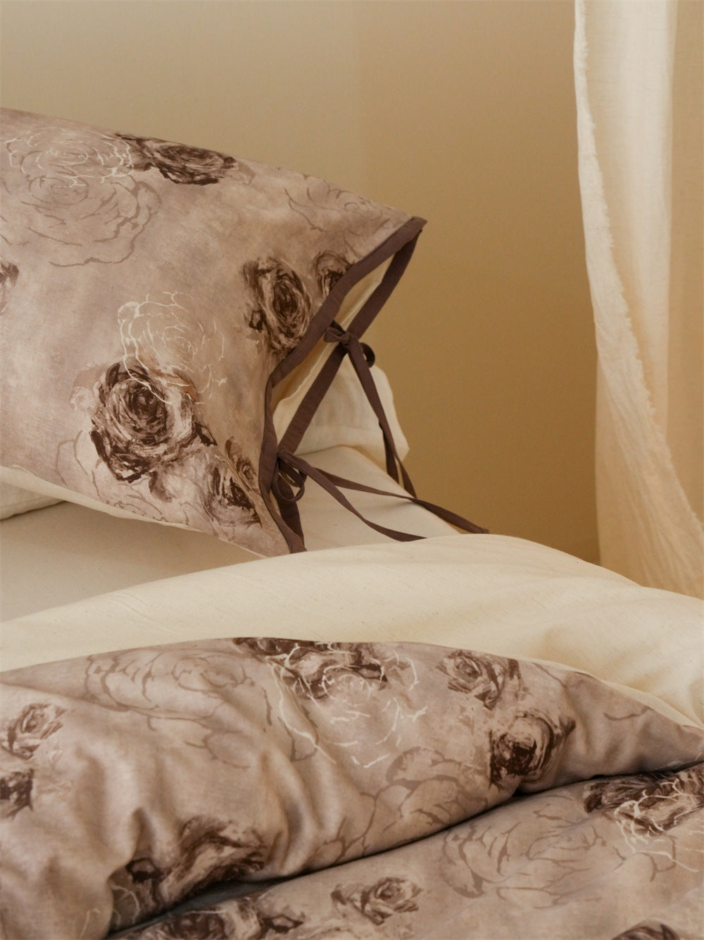 Stillgarden Dusty Rose Cotton Linen Bedding Set – Rose pillow with contrasting brown edging - Roomden