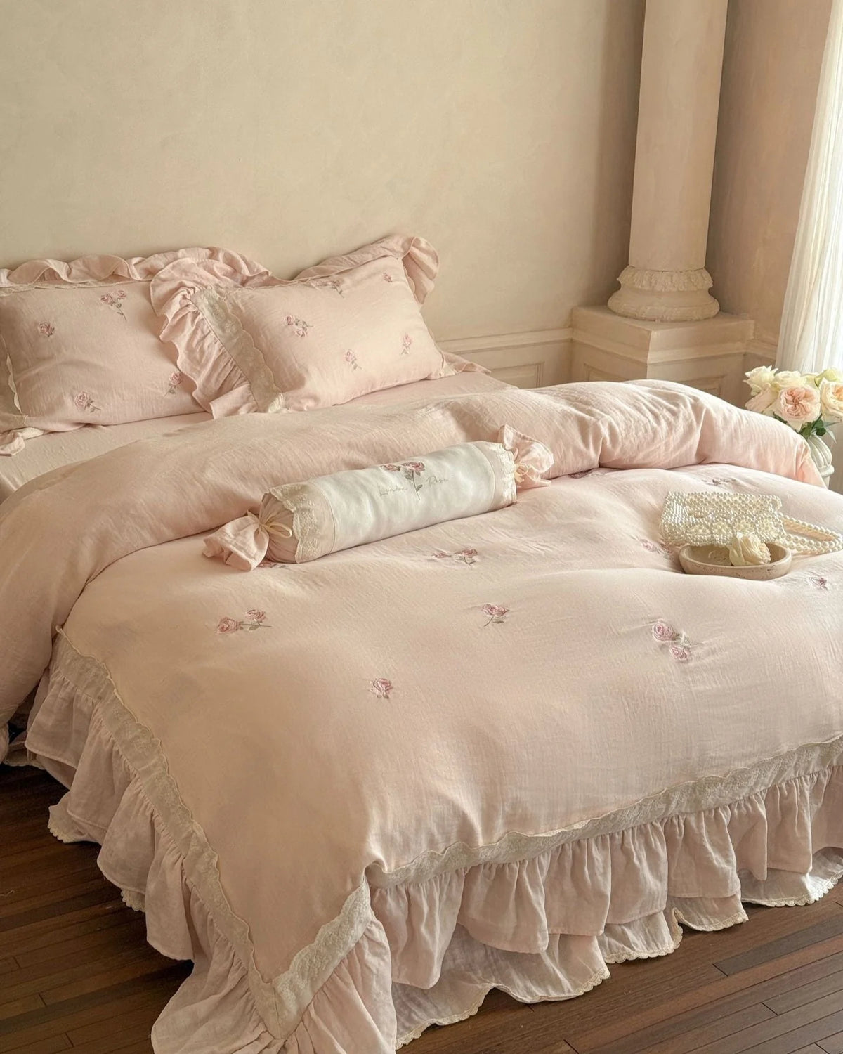 Floral Cotton Bedding Set, Rose Pink, fabric and pillow details - Roomden
