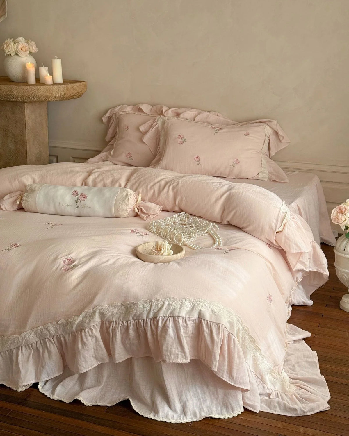 Floral Cotton Bedding Set, Rose Pink, fabric and pillow details - Roomden