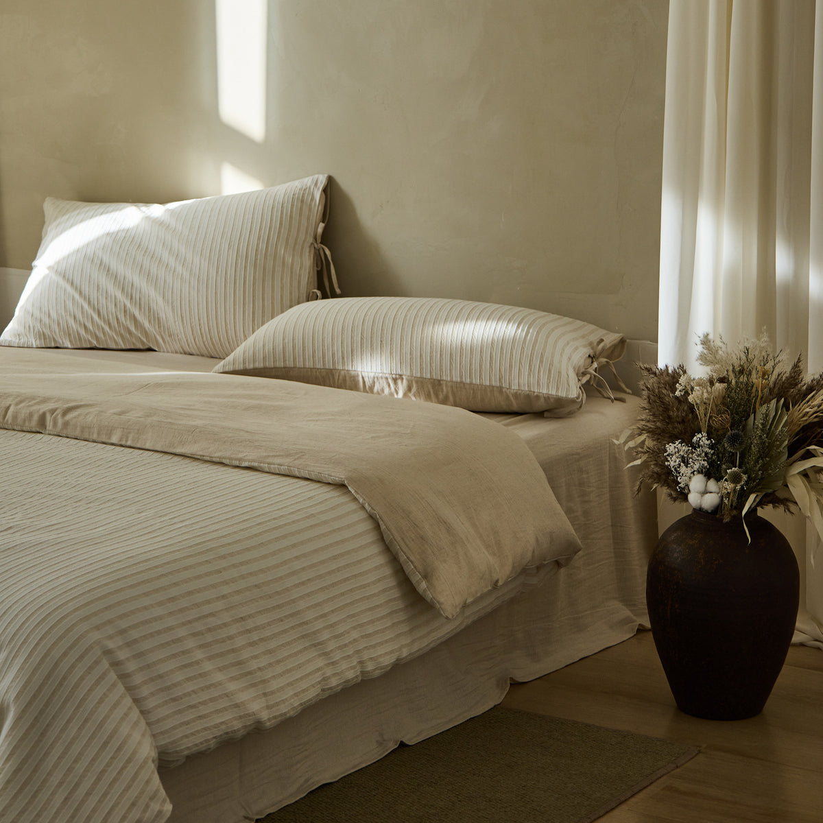 Ashfield Fine Jacquard Stripe Bedding Set – Side view of the striped bedding and plain sheet - Roomden