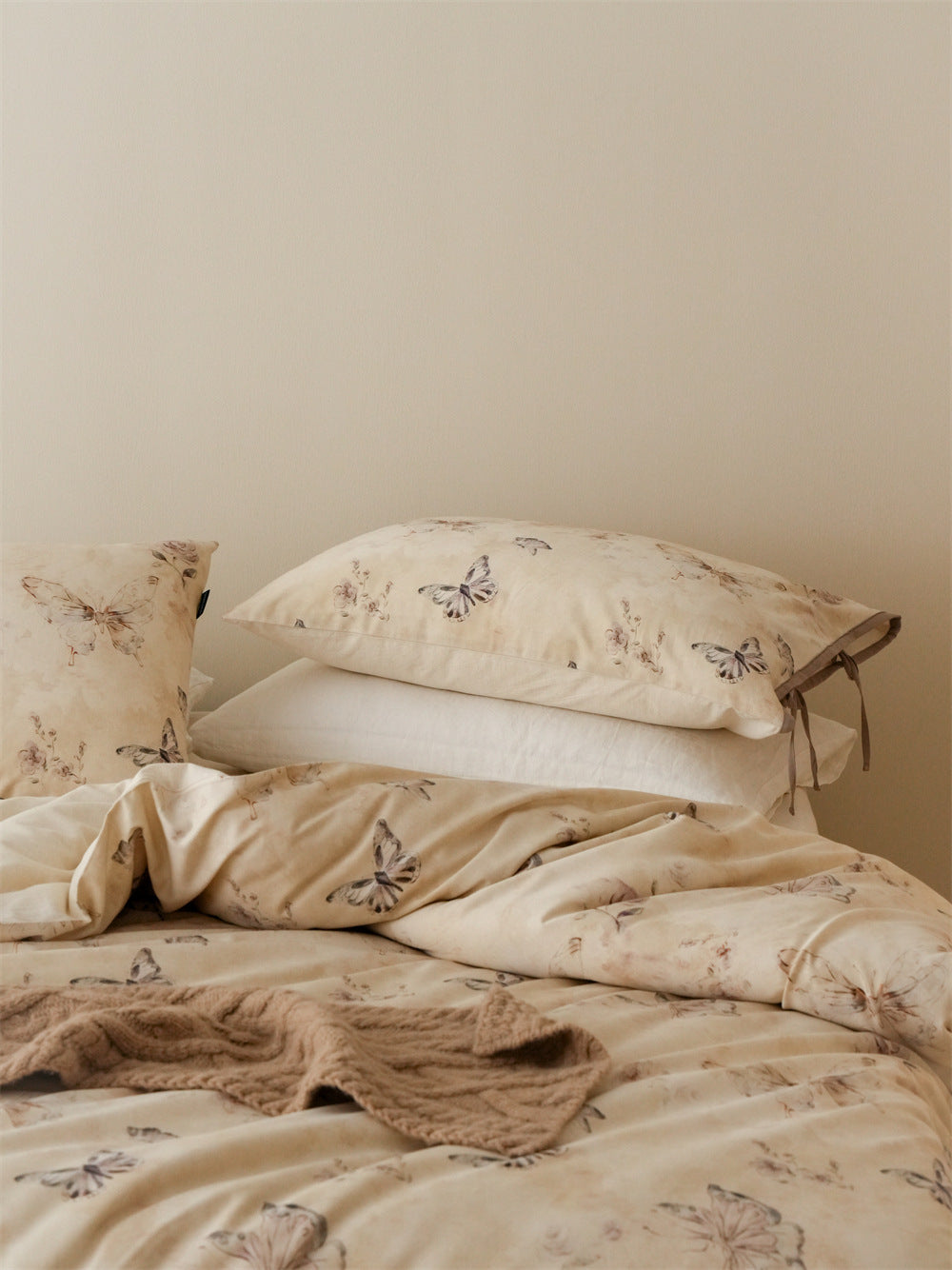 Stillgarden Drifting Butterfly Cotton Linen Bedding Set – Layered butterfly pillows and softly draped duvet - Roomden