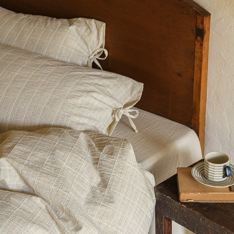 Ashfield Fine Color-Line Check Bedding Set – Fine checked pillows and draped duvet - Roomden