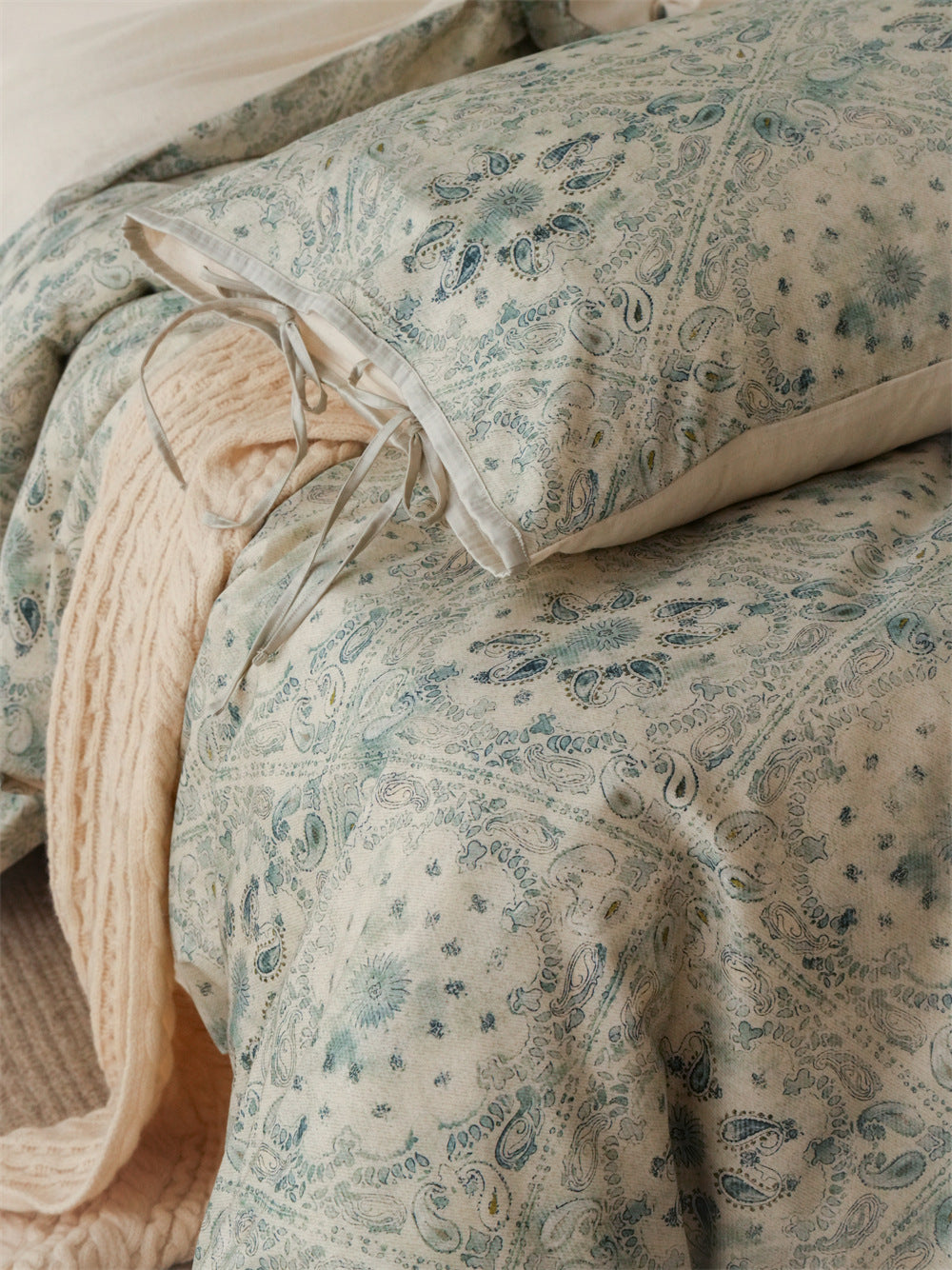 Stillgarden Blue Botanical Scroll Cotton Linen Bedding Set – Botanical print across the duvet beside pale bedding - Roomden