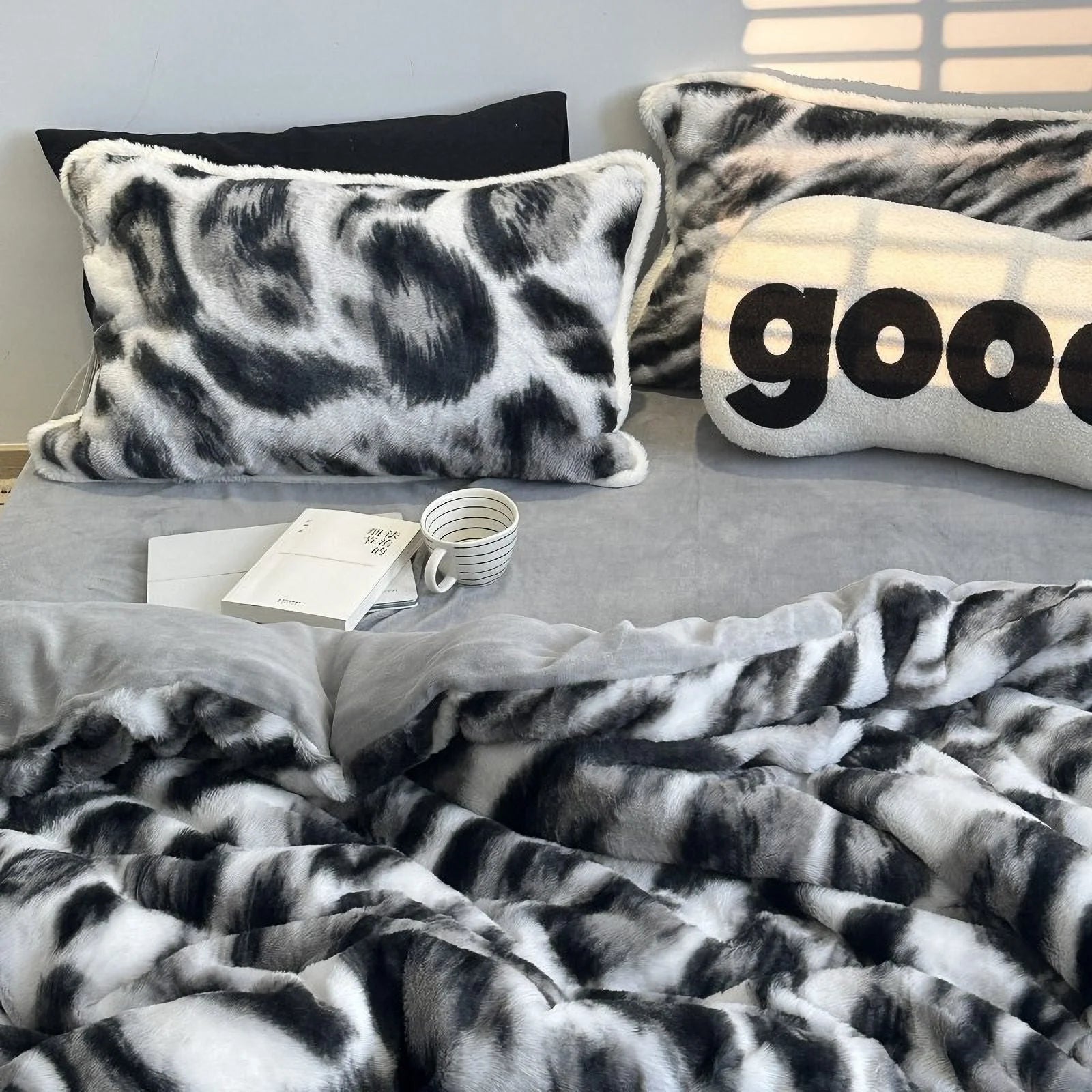 Another full shot of the black and white abstract fleece bedding set, showing the pillowcases and duvet cover clearly. - RoomDen