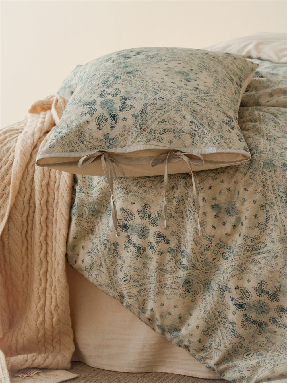 Stillgarden Blue Botanical Scroll Cotton Linen Bedding Set – Draped floral bedding with a tied pillow - Roomden