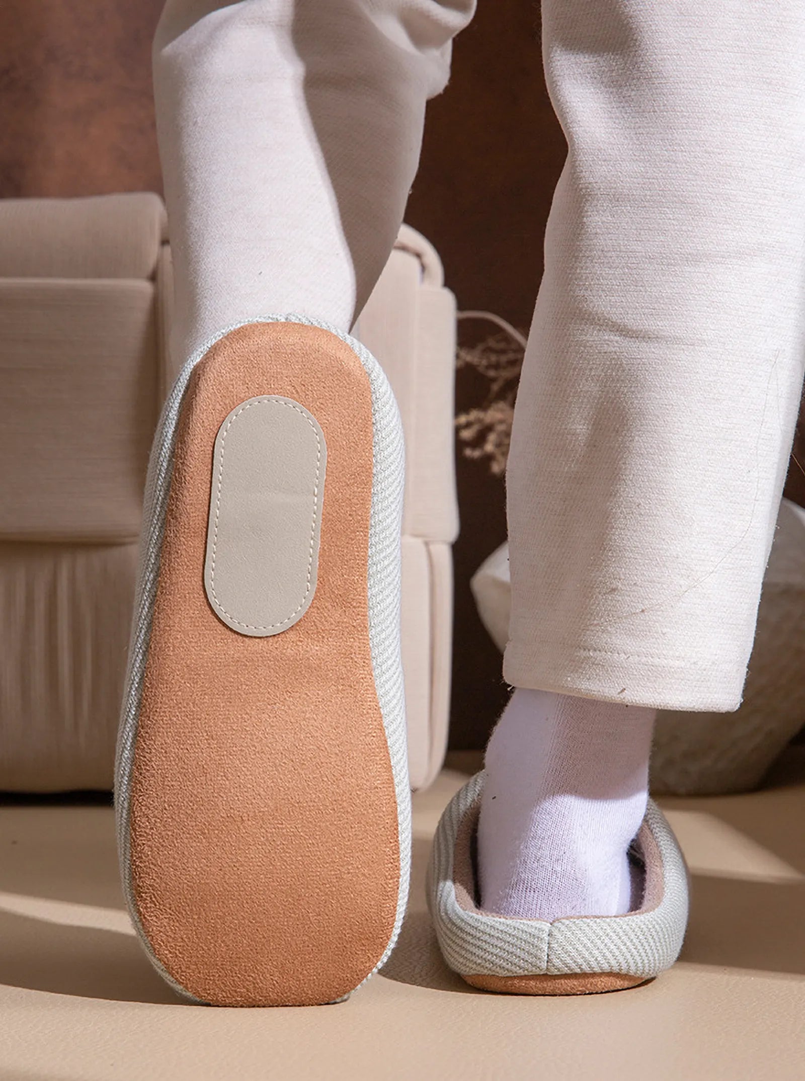 Suede cloth sole detail of cotton slipper non slip roomden