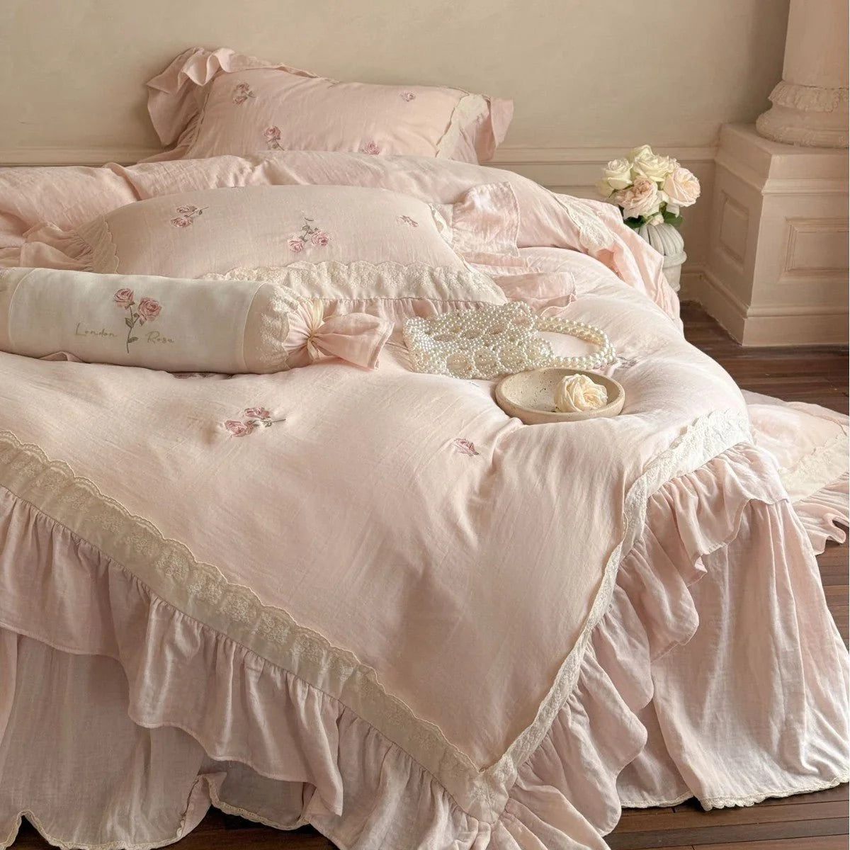 Floral Cotton Bedding Set, Rose Pink, bed arrangement - Roomden