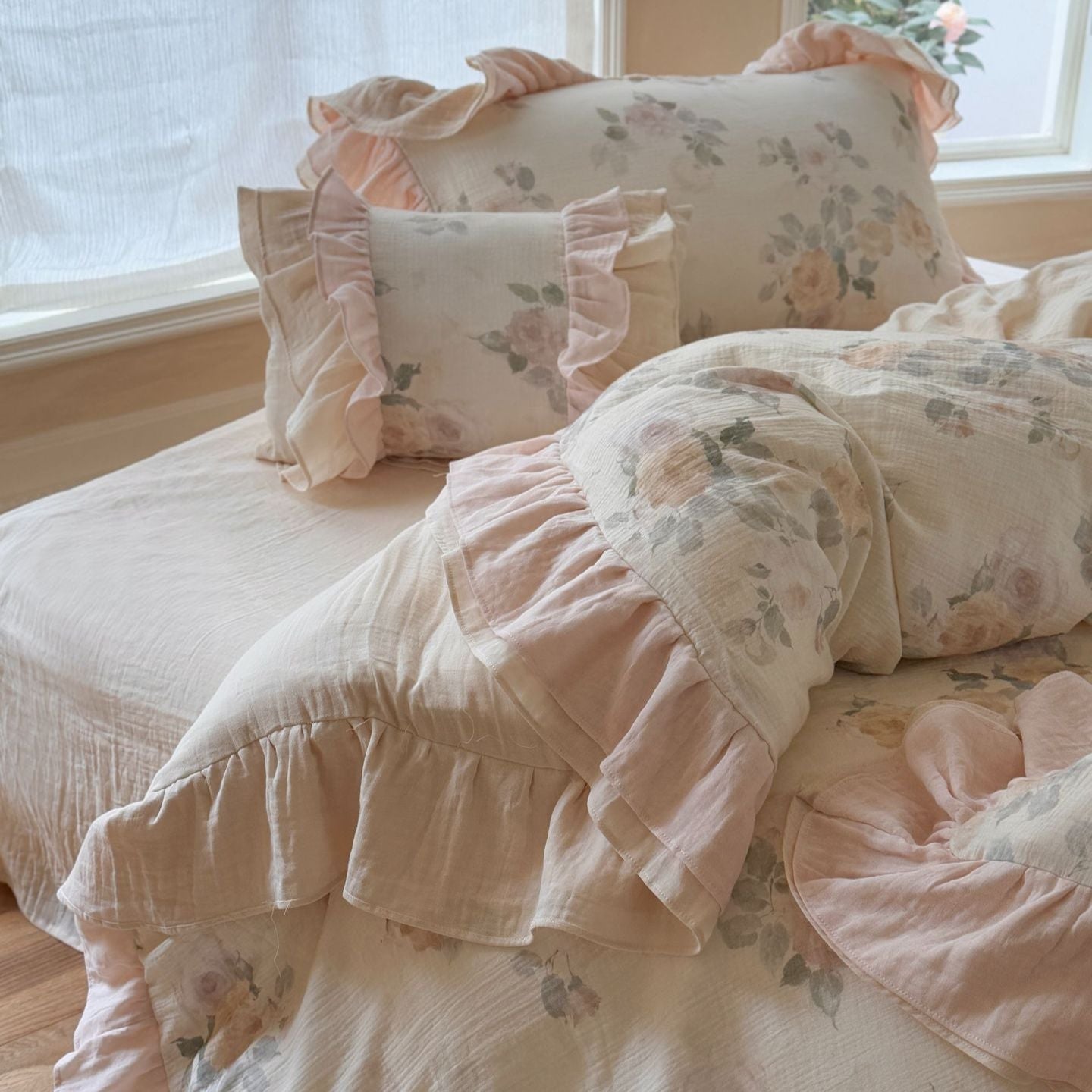 Solenne Ruffle Floral Double Gauze Bedding Set - Petal Cream