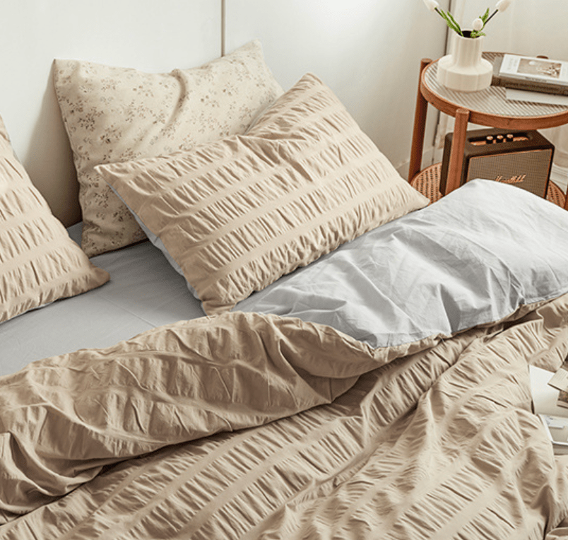 Marlon Seersucker Cotton Bedding Set – close view of khaki seersucker pillows and plain reverse - Roomden