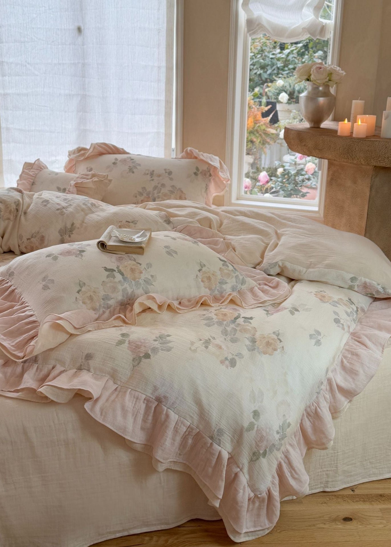 Solenne Ruffle Floral Double Gauze Bedding Set - room scene