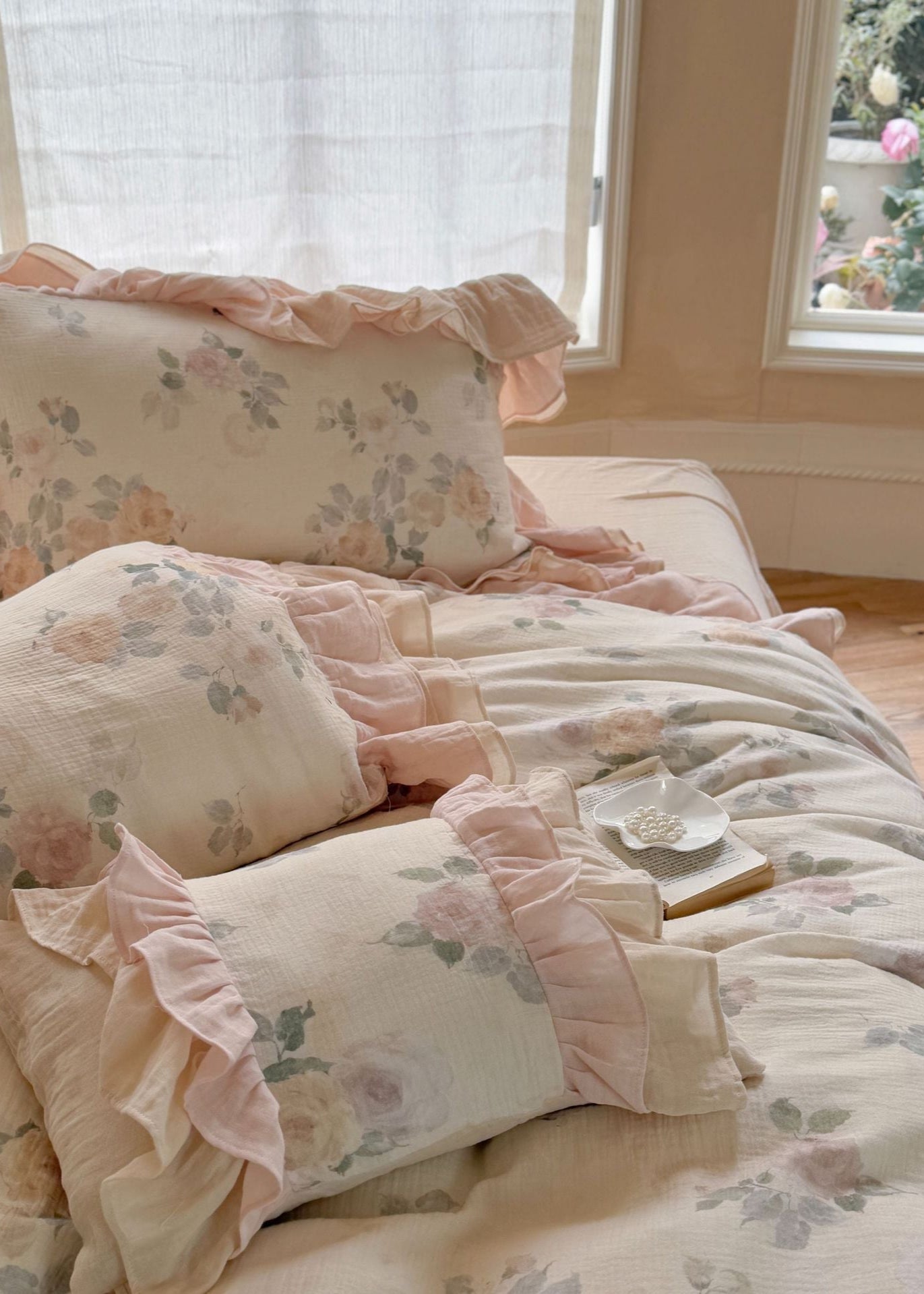 Solenne Ruffle Floral Double Gauze Bedding Set - room scene