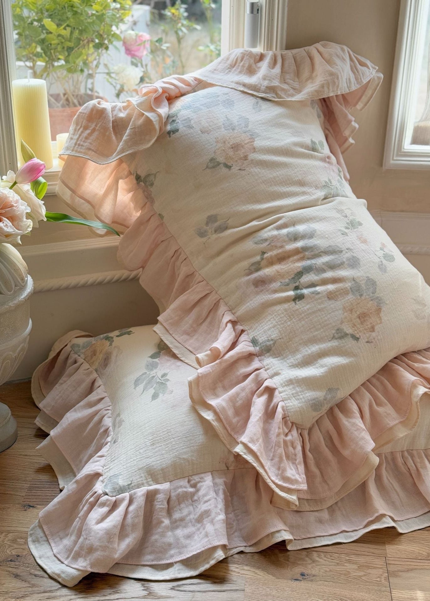 Solenne Ruffle Floral Double Gauze Bedding Set - room scene