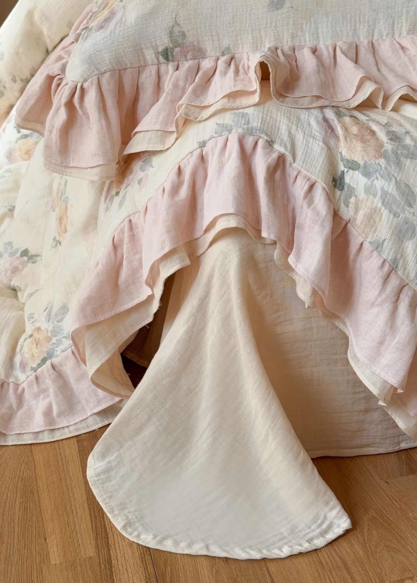 Solenne Ruffle Floral Double Gauze Bedding Set - room scene