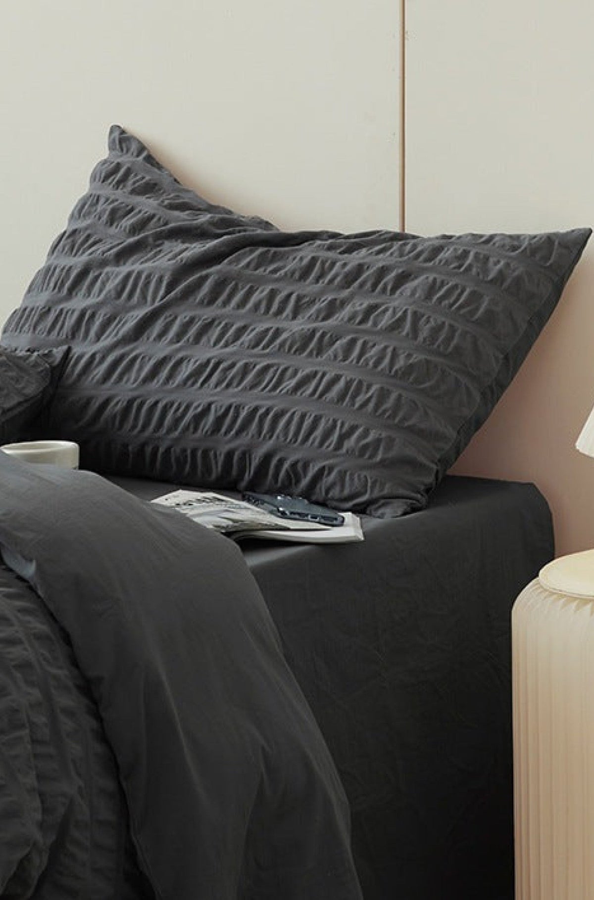 Marlon Seersucker Cotton Bedding Set – close view of a slate-grey seersucker pillow - Roomden