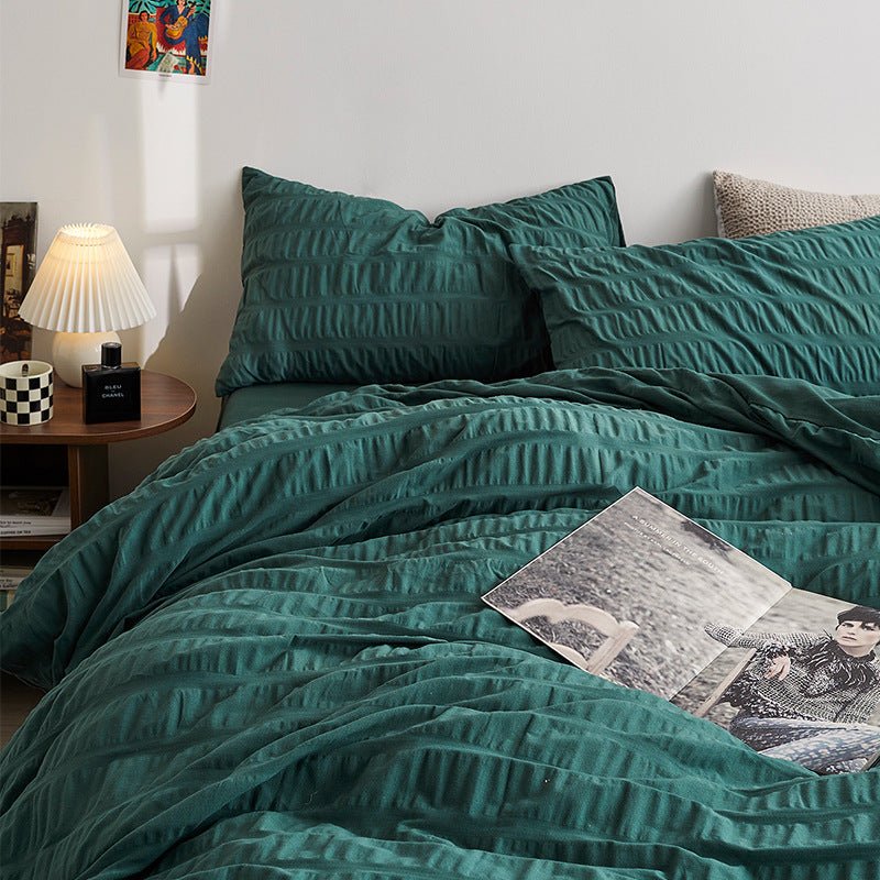 Marlon Seersucker Cotton Bedding Set – forest-green textured duvet beneath matching pillows - Roomden