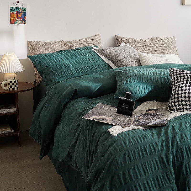 Marlon Seersucker Cotton Bedding Set – forest-green bedding with the plain reverse turned back - Roomden