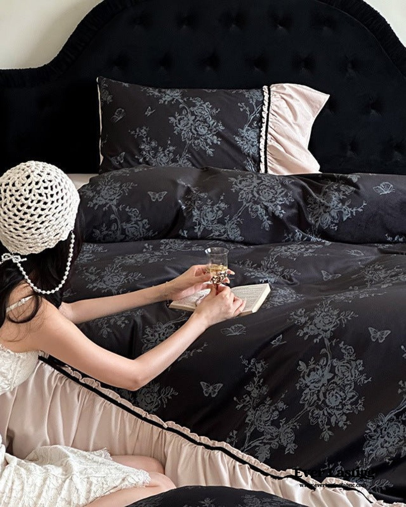 Verlaine Noir Jacquard Cotton Bedding Set - room scene