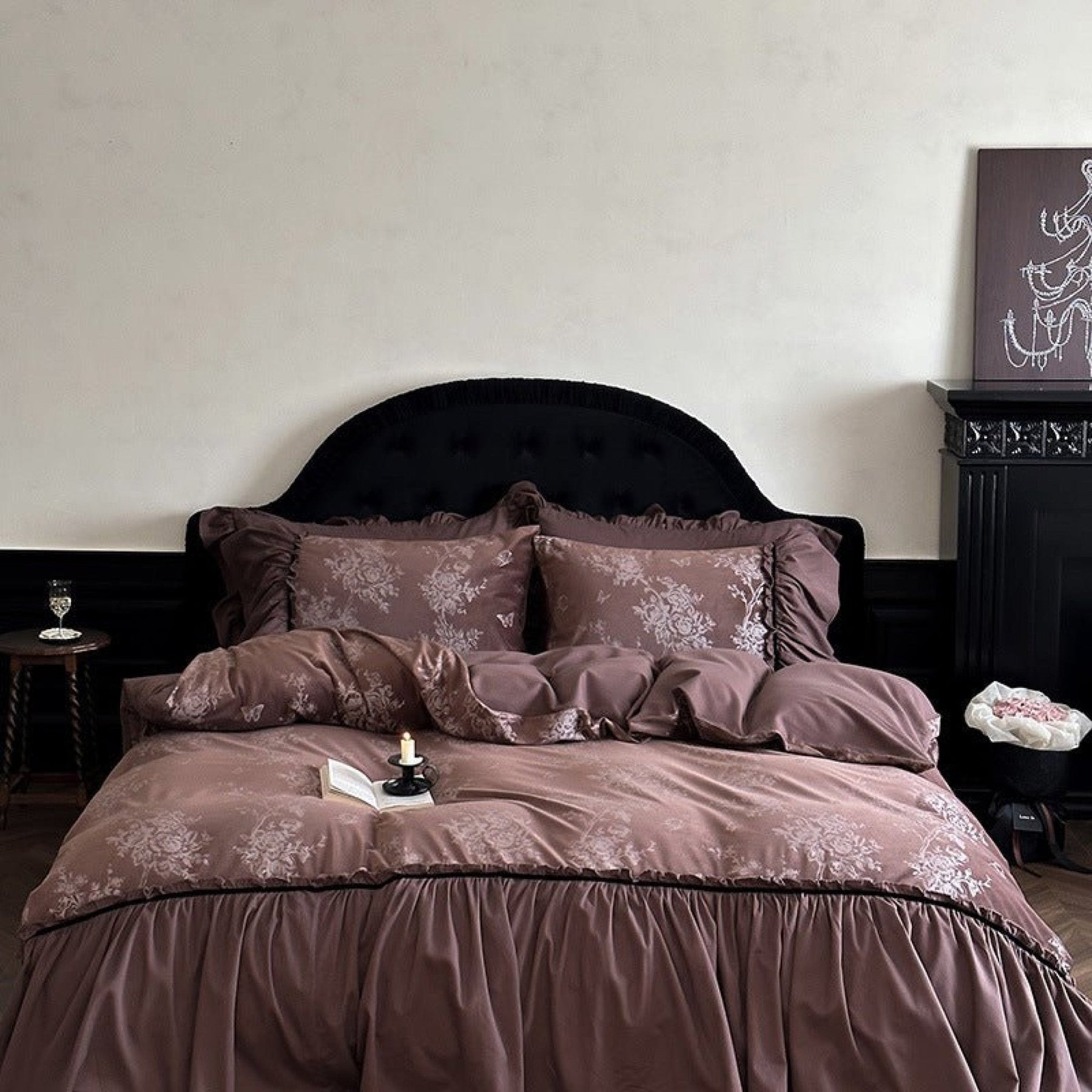 Verlaine Noir Jacquard Cotton Bedding Set - room scene