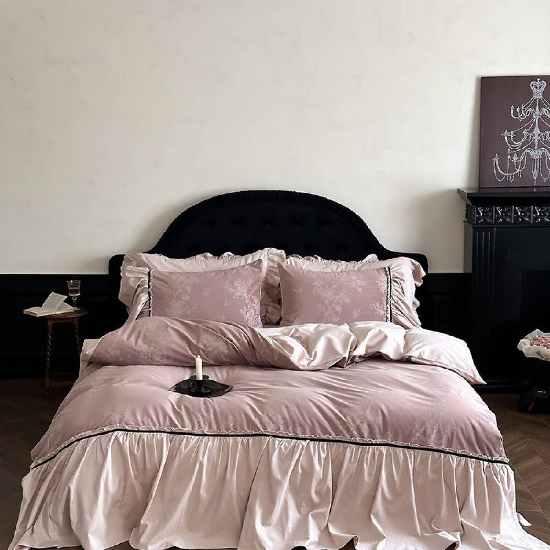 Verlaine Noir Jacquard Cotton Bedding Set - room scene