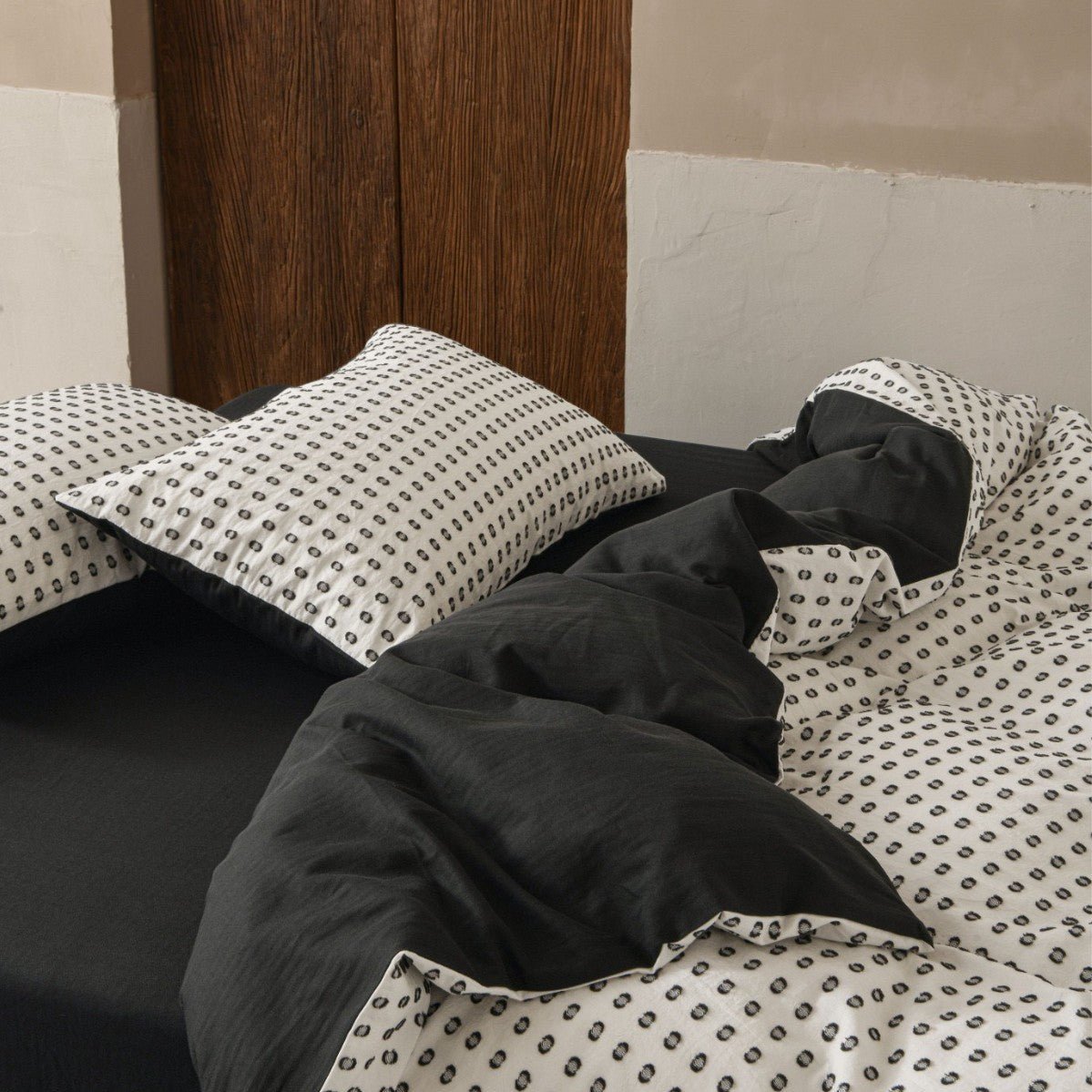 Amberlyn Dotted Cotton Bedding Set - Soda Fizz White