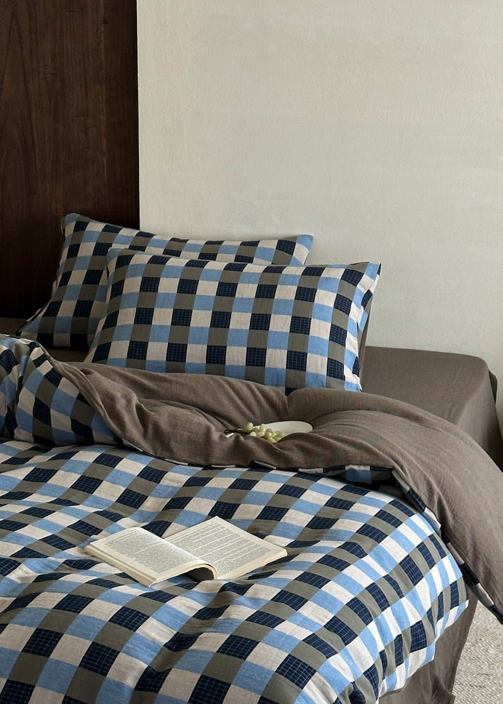 Corran Gingham Jacquard Cotton Bedding Set - room scene