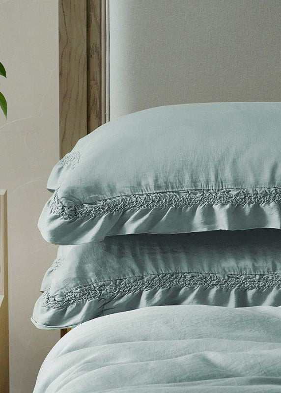 Ruffle Lyocell Bedding Set, Sea Blue, fabric and pillow details - Roomden