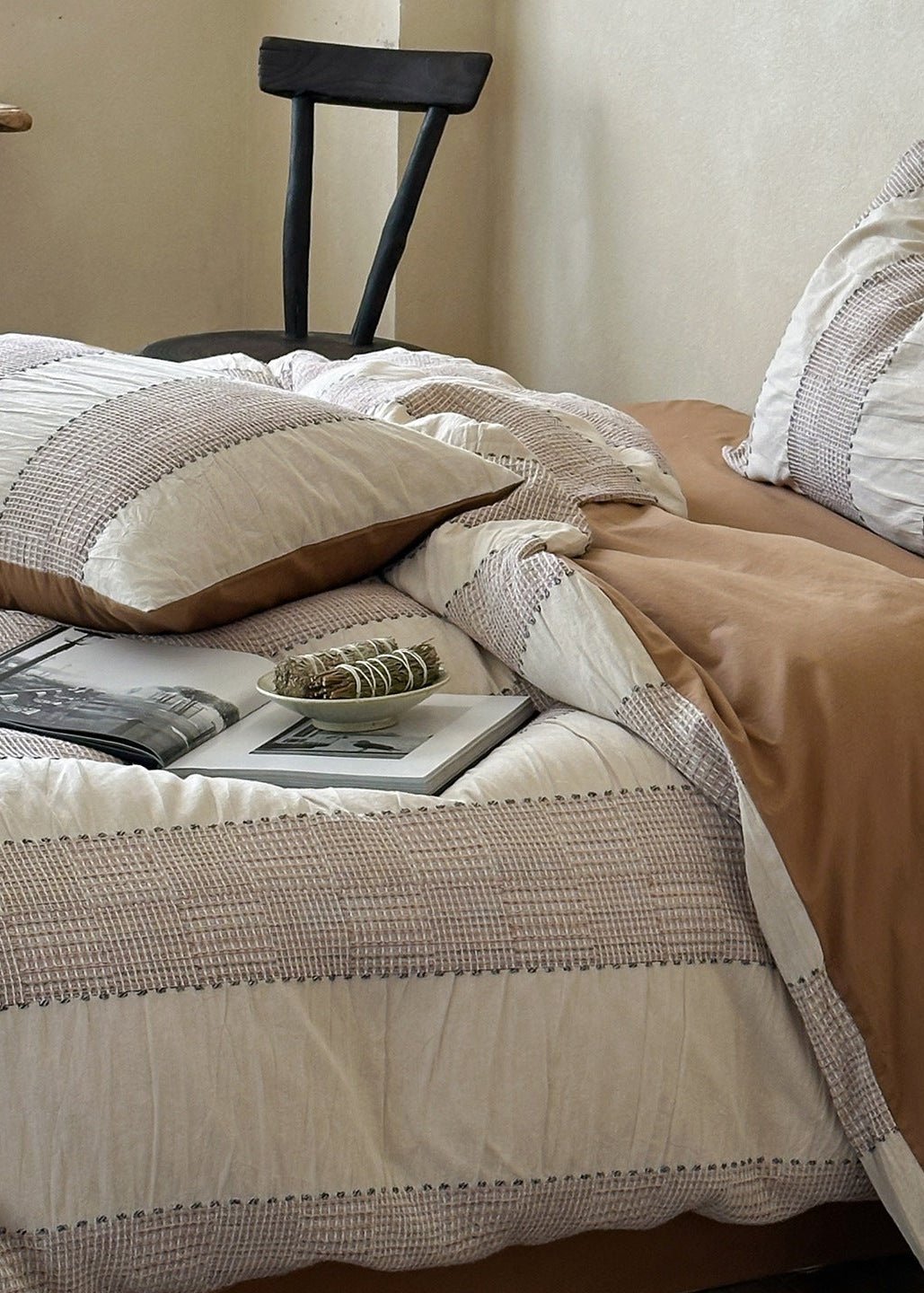 Solmere Striped Waffle-Weave Cotton Bedding Set – khaki stripe side view of the duvet and coordinating sheet - Roomden