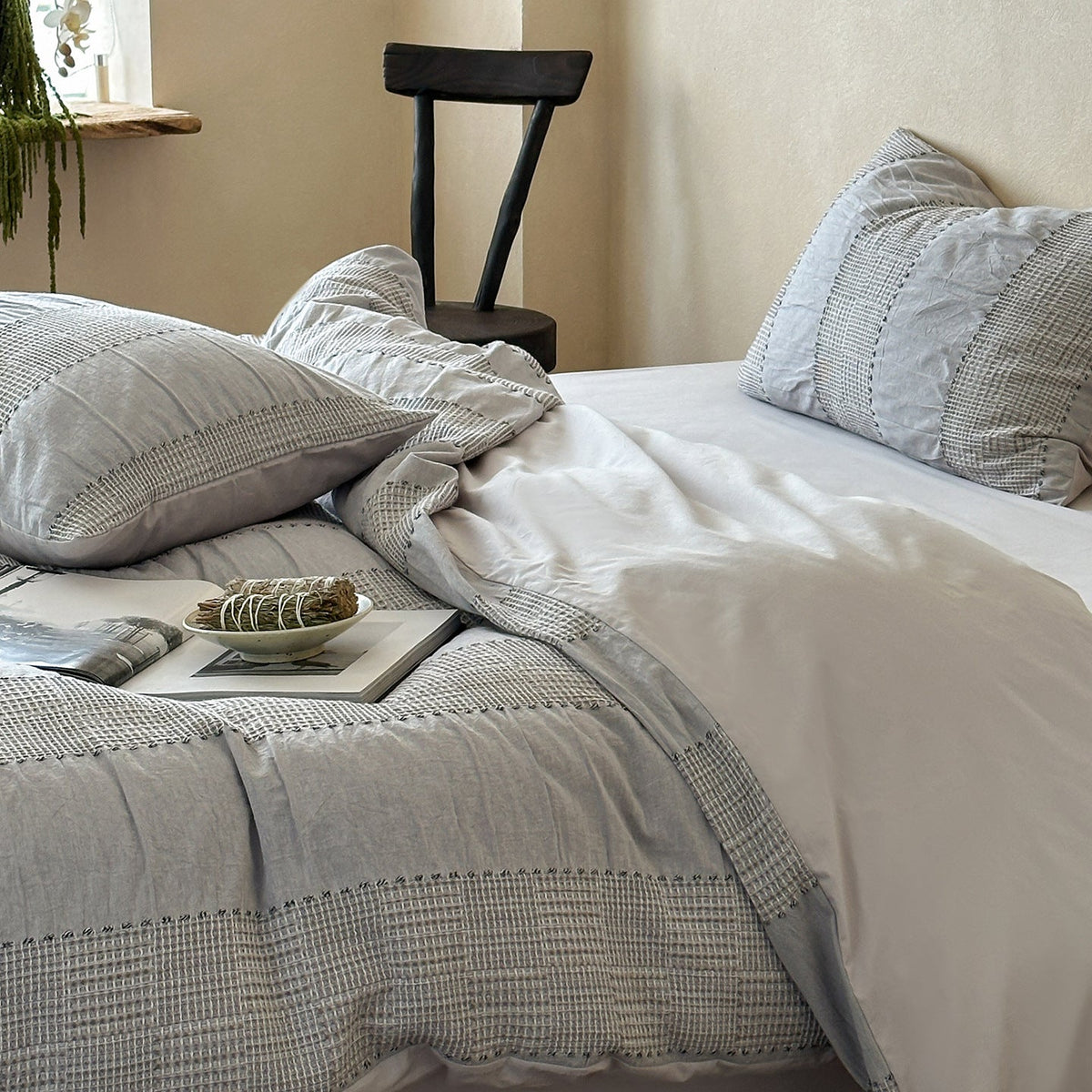 Solmere Striped Waffle-Weave Cotton Bedding Set – fog grey stripe side view of the duvet and coordinating sheet - Roomden