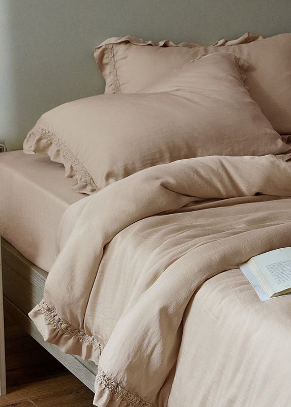 Ruffle Lyocell Bedding Set, Milk Tea, fabric and pillow details - Roomden