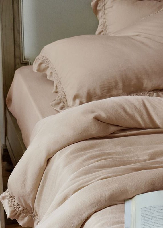 Ruffle Lyocell Bedding Set, Milk Tea, fabric and pillow details - Roomden