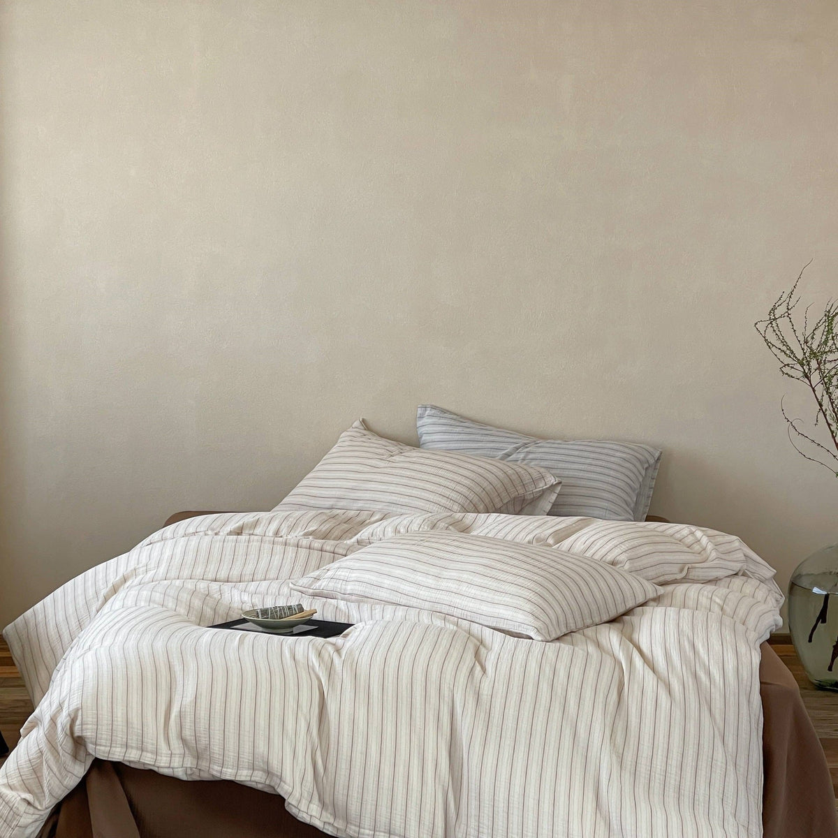 Halden Striped Cotton Double Gauze Bedding Set – cocoa-toned striped bedding with matching pillows - Roomden
