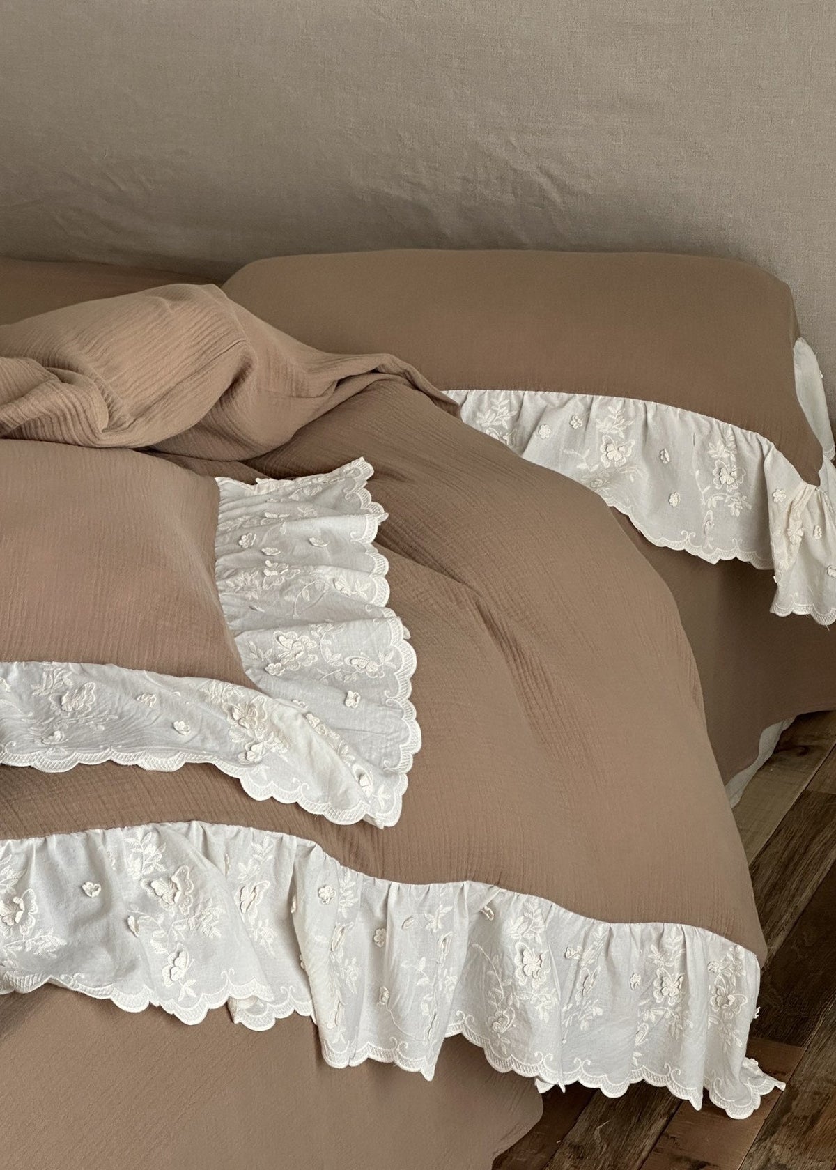 Odile Ruffled Lace Double-Gauze Bedding Set - room scene